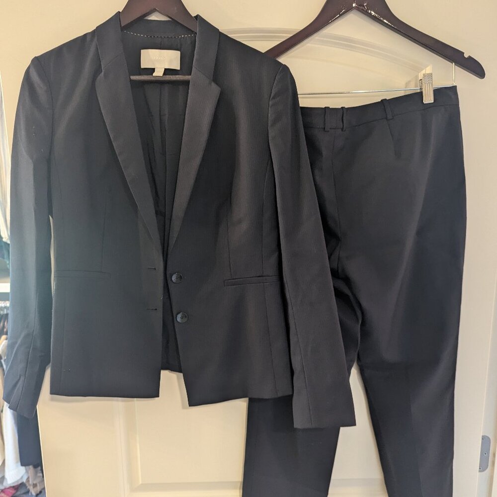 Boss Navy Pinstripe Suit (2 pieces) - size 8